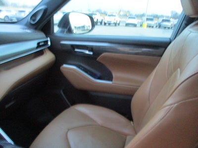 2020 Toyota Highlander Base