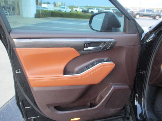 2020 Toyota Highlander Base